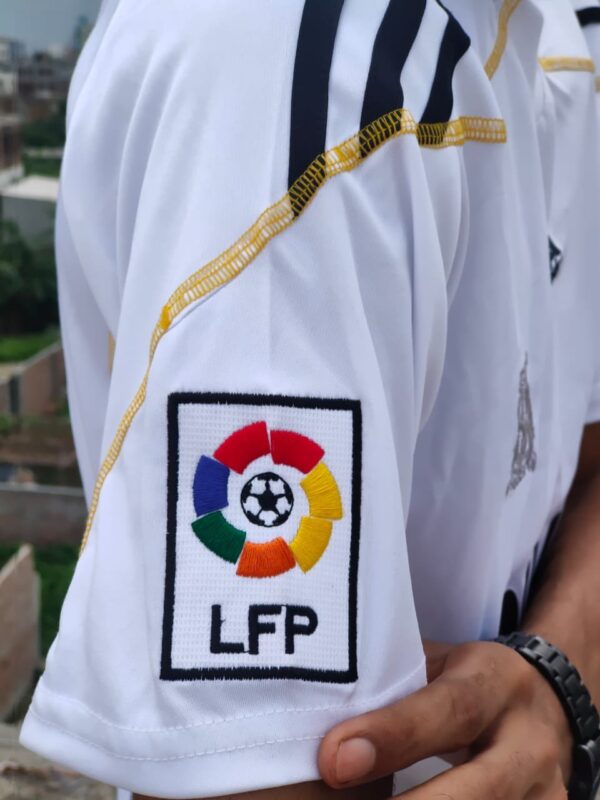 Real madrid Iconic retro jersey  (2011-12) - Image 4