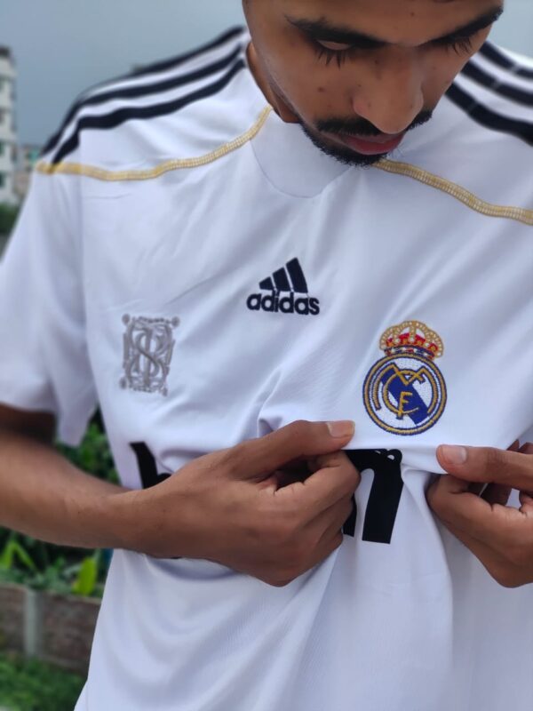 Real madrid Iconic retro jersey  (2011-12) - Image 3