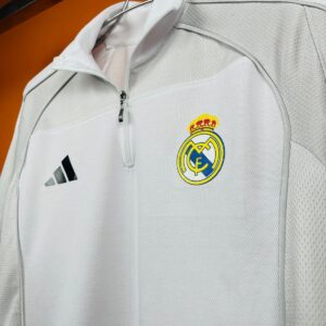 Real Madrid  Tracksuit 🔥

Fabric: Pique 225+ GSM
Logo: Imported Silicon
Zipper: YKK